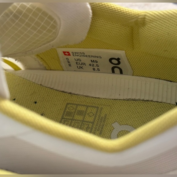 On cloud x shift running shoes men’s 9 women’s 10 - Picture 3 of 4